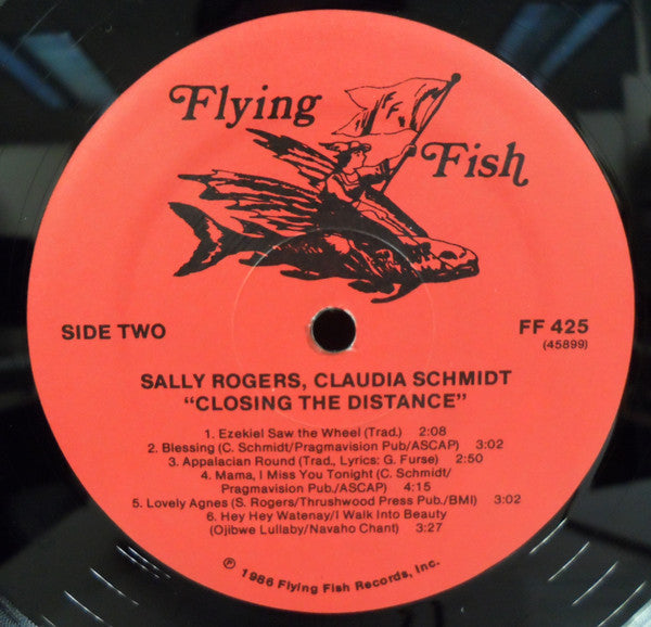 Sally Rogers & Claudia Schmidt : Closing The Distance (LP, Album)